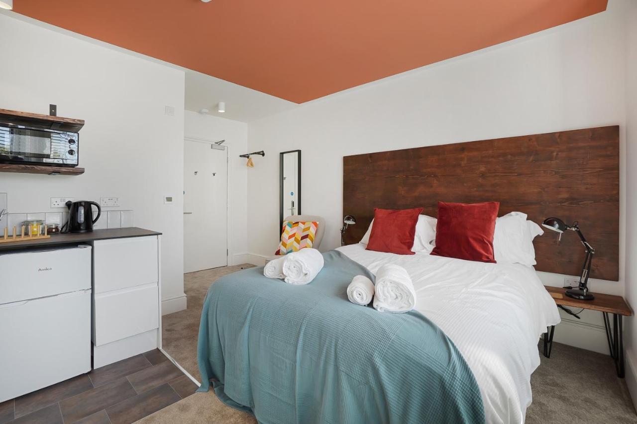 Stylish Eco Aparthotel In Фолькустоун Экстерьер фото
