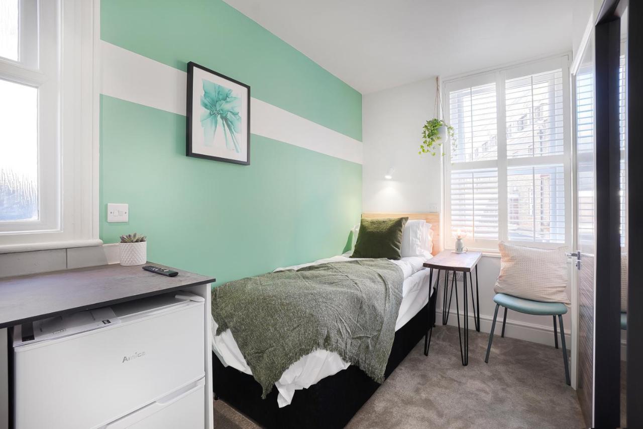 Stylish Eco Aparthotel In Фолькустоун Экстерьер фото