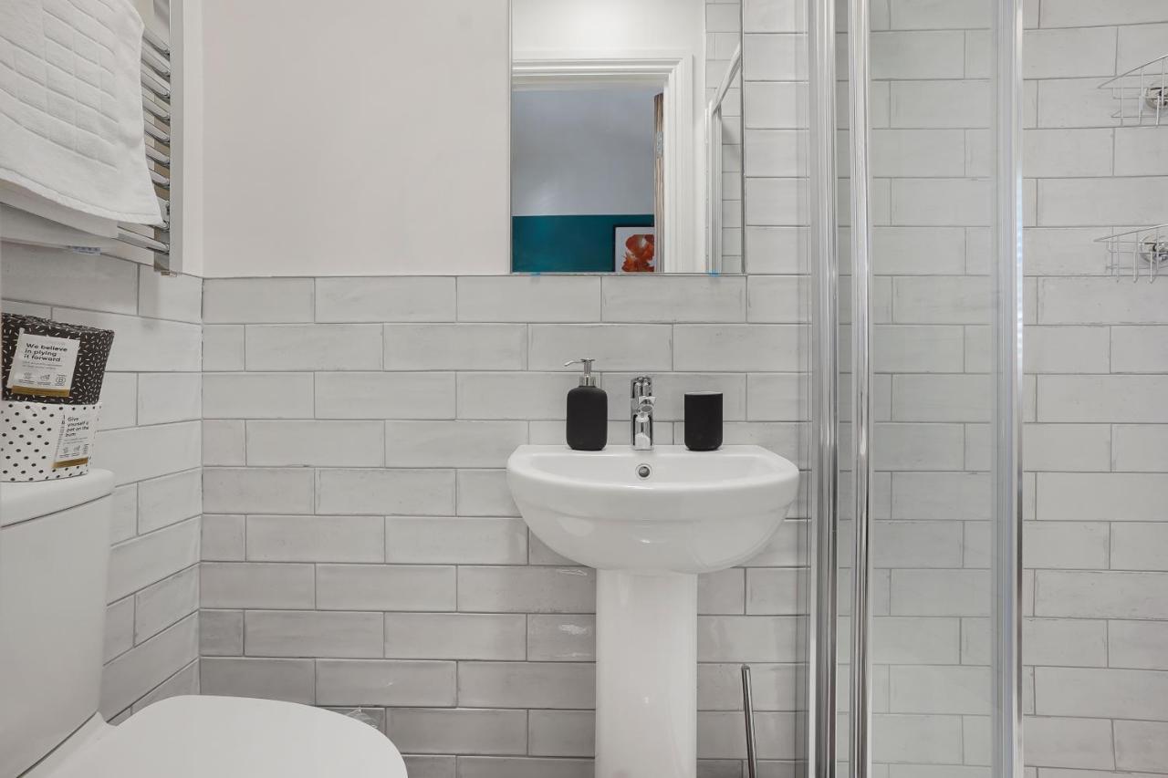 Stylish Eco Aparthotel In Фолькустоун Экстерьер фото