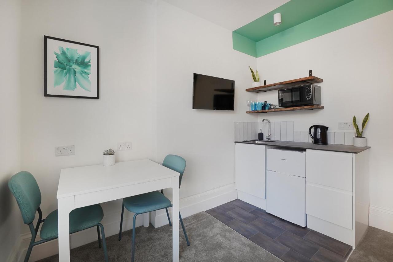 Stylish Eco Aparthotel In Фолькустоун Экстерьер фото