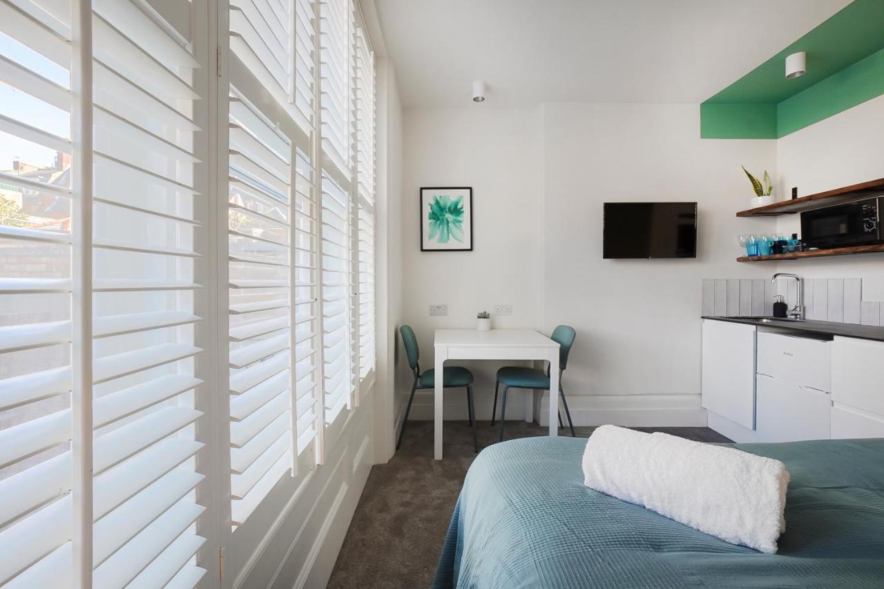Stylish Eco Aparthotel In Фолькустоун Экстерьер фото