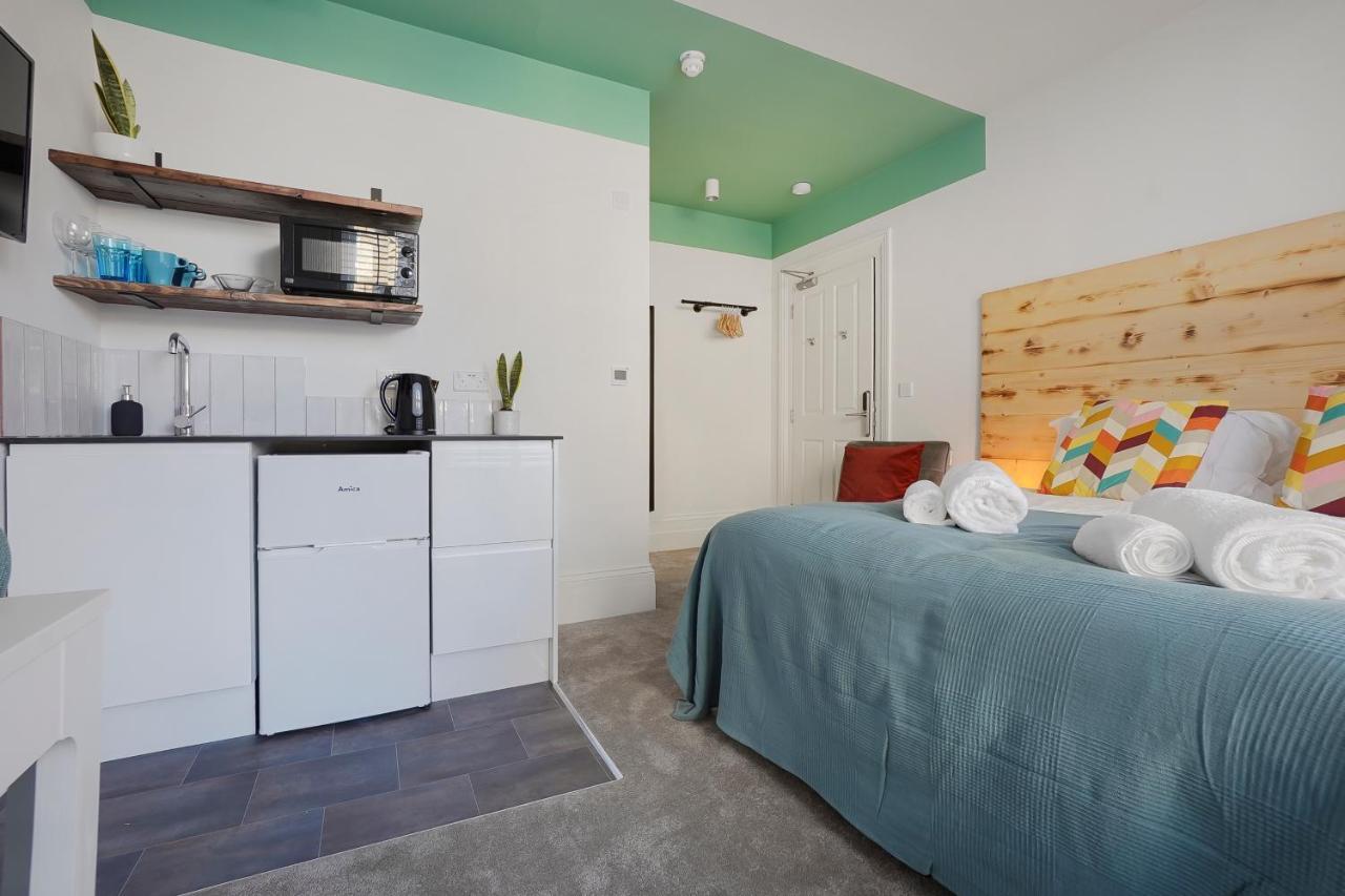Stylish Eco Aparthotel In Фолькустоун Экстерьер фото