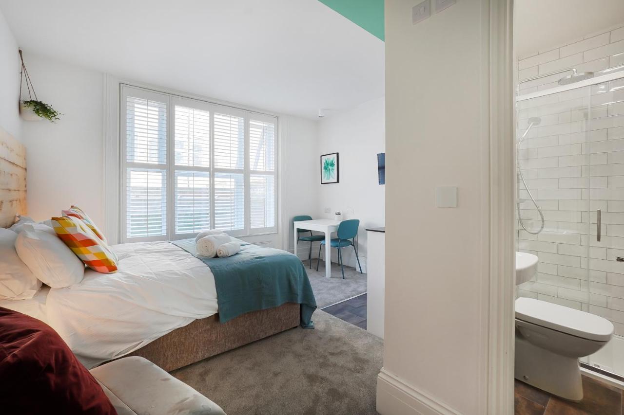 Stylish Eco Aparthotel In Фолькустоун Экстерьер фото