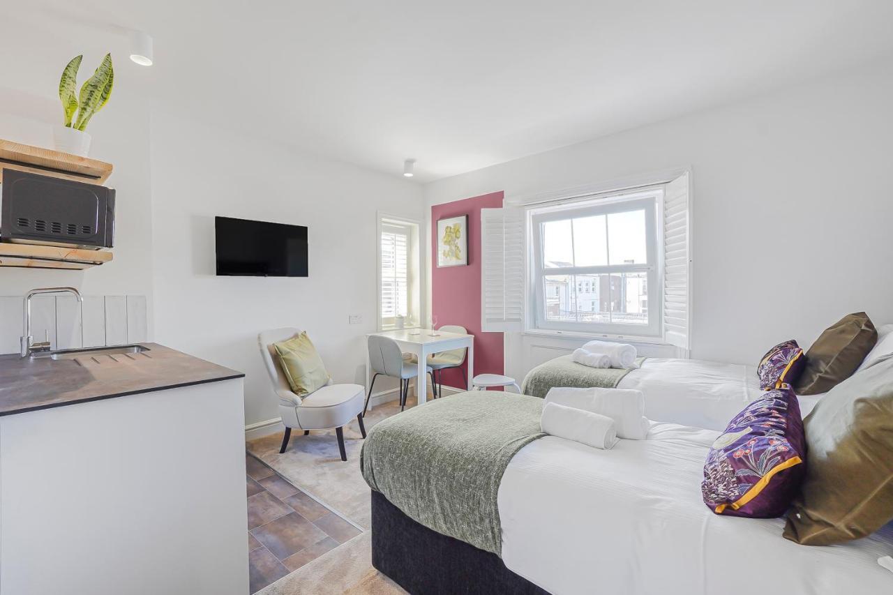 Stylish Eco Aparthotel In Фолькустоун Экстерьер фото