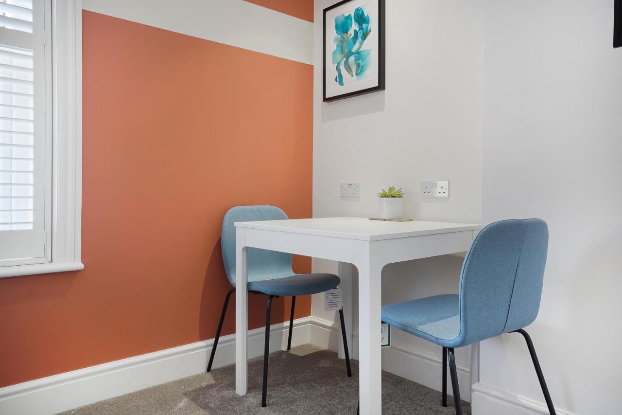Stylish Eco Aparthotel In Фолькустоун Экстерьер фото