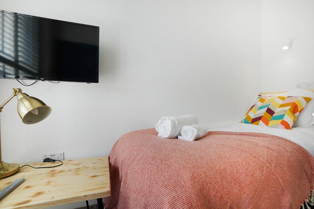 Stylish Eco Aparthotel In Фолькустоун Экстерьер фото