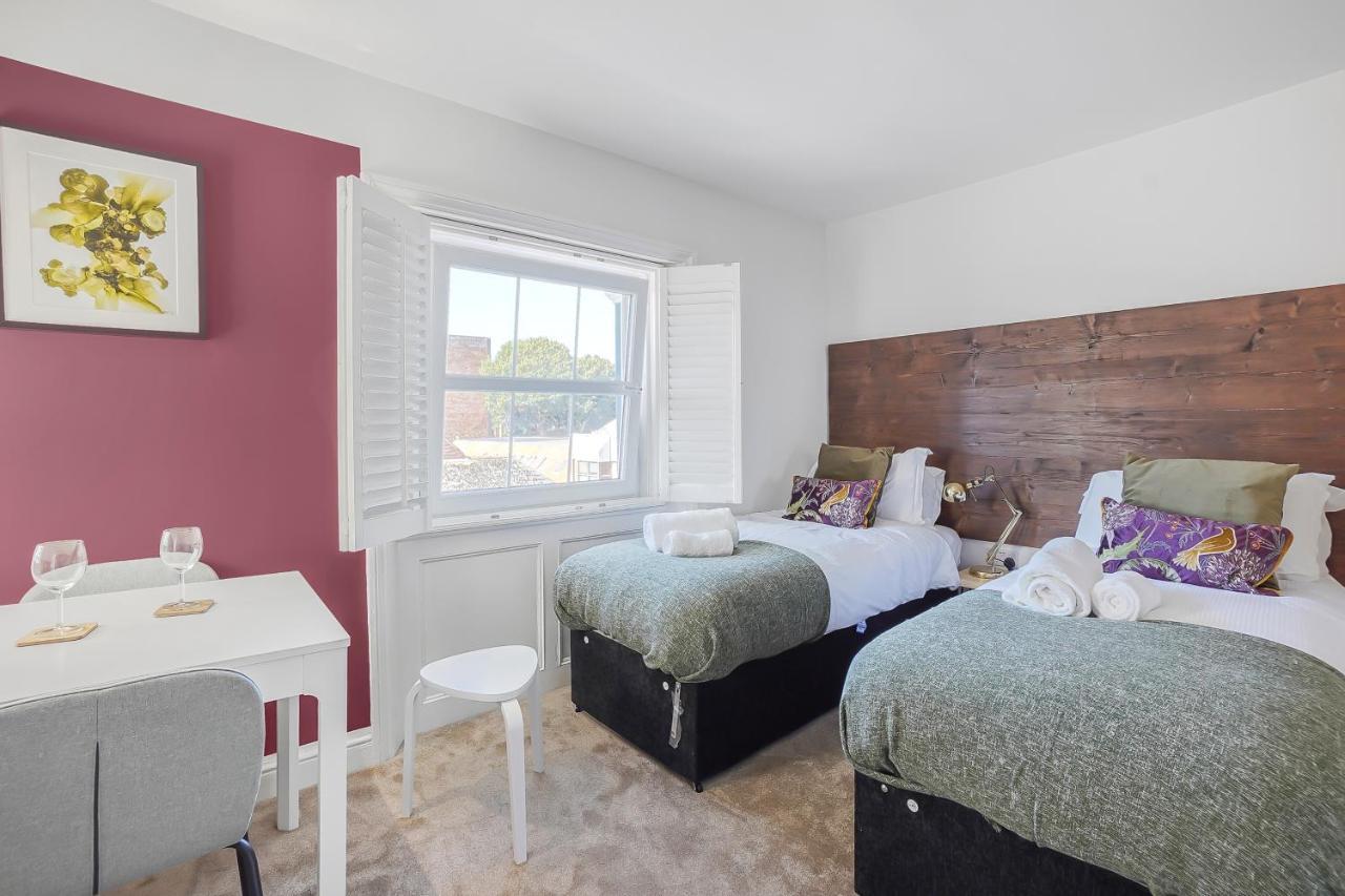 Stylish Eco Aparthotel In Фолькустоун Экстерьер фото