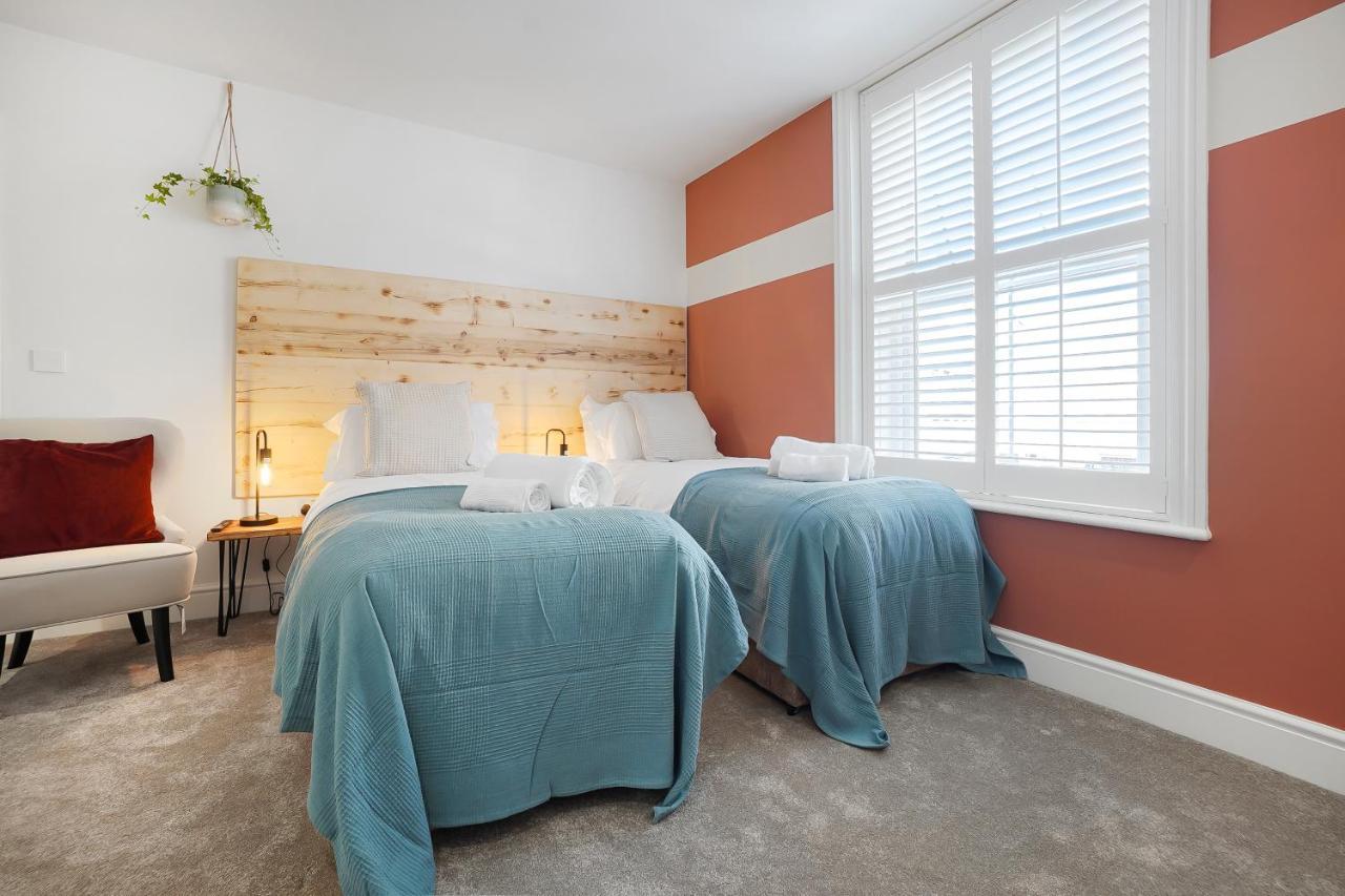 Stylish Eco Aparthotel In Фолькустоун Экстерьер фото