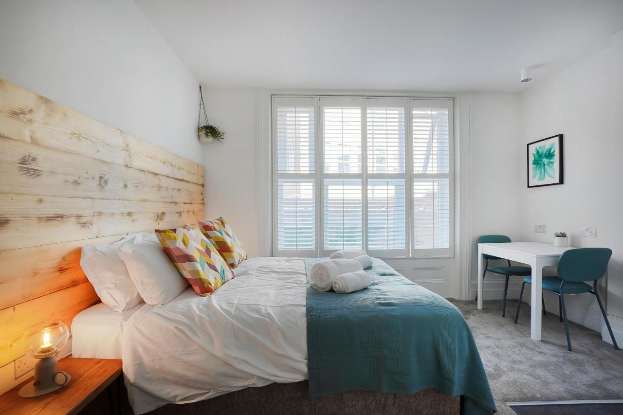 Stylish Eco Aparthotel In Фолькустоун Экстерьер фото