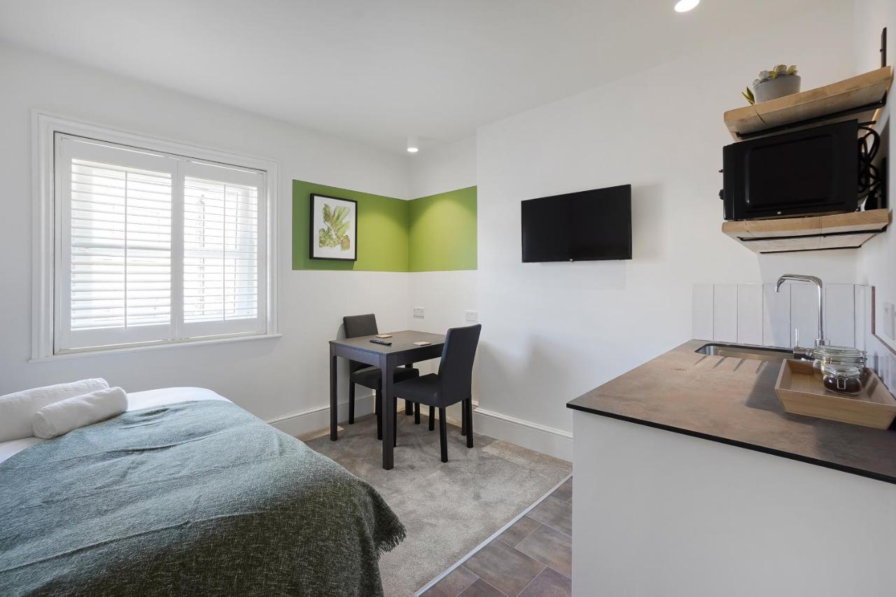 Stylish Eco Aparthotel In Фолькустоун Экстерьер фото