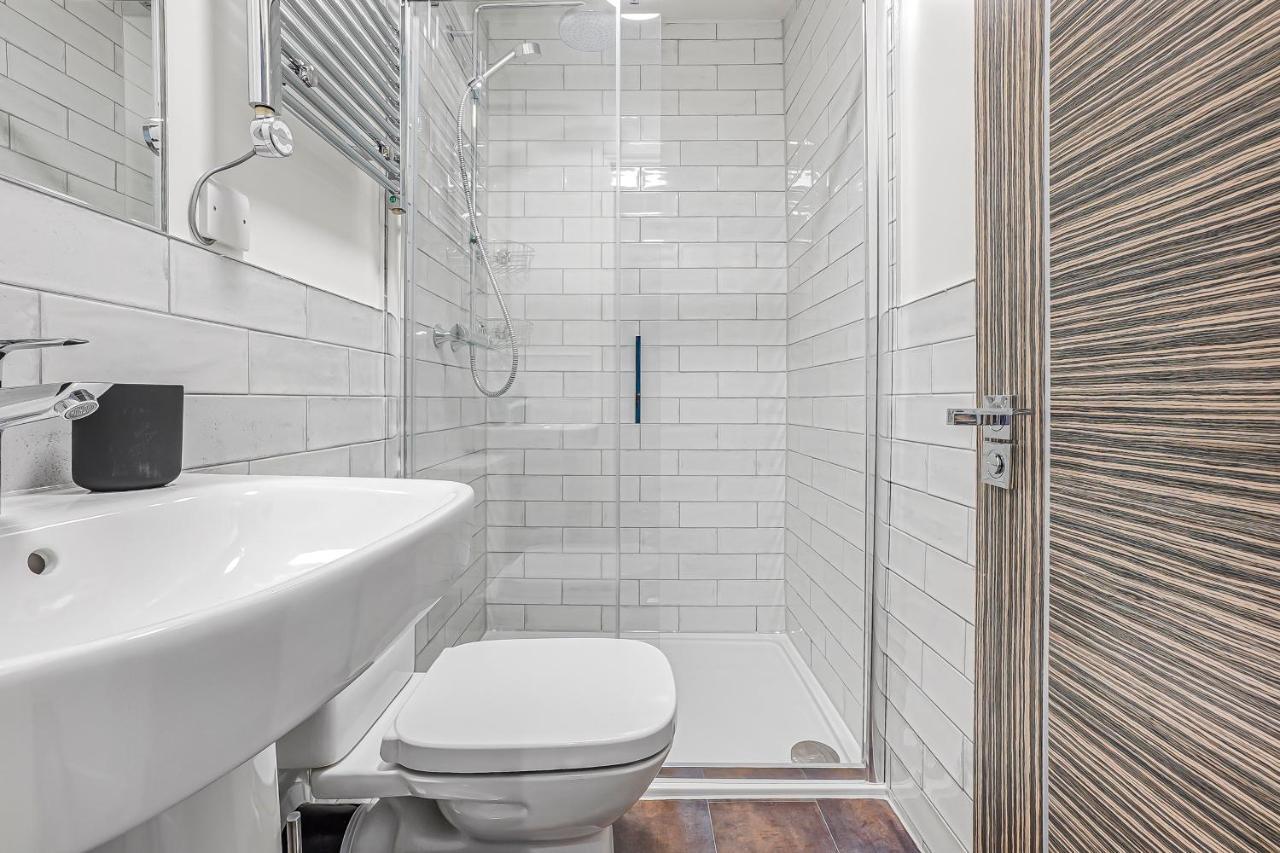 Stylish Eco Aparthotel In Фолькустоун Экстерьер фото