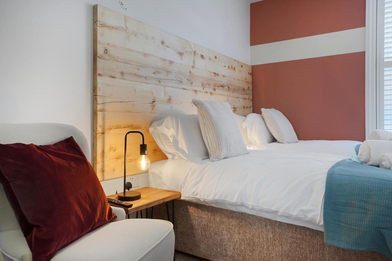 Stylish Eco Aparthotel In Фолькустоун Экстерьер фото